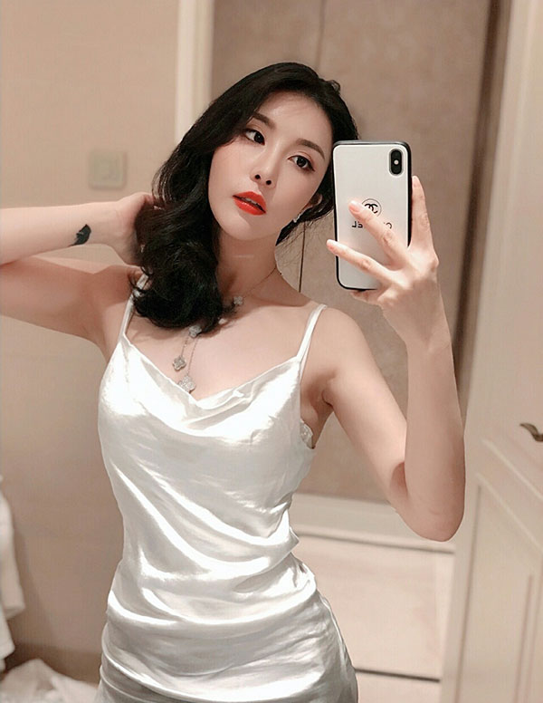 温哥华伴游模特